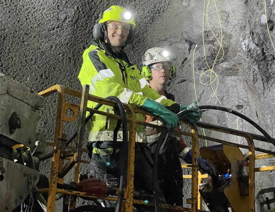 MILEPÆL: Tidligere i år beviste Hypex Bio at det miljøvennlige sprengstoffet deres faktisk fungerer. Det kan bety mye både for miljøet og veiarbeidernes helse. Foto Innovasjon Norge